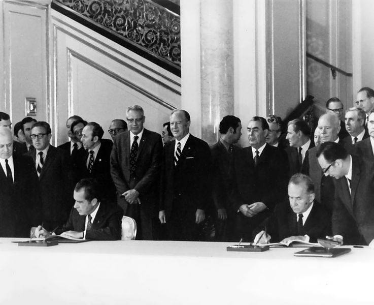 Nixon a Kosygin pri podpise zmluvy Zdroj: Wikipedia
